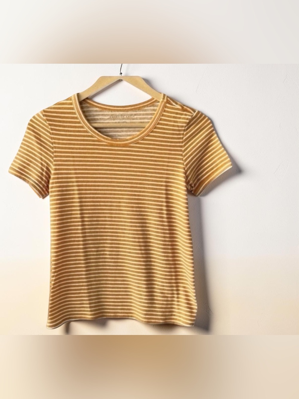 American Eagle Striped Crewneck T-Shirt. Dark Yellow/Gold, White. Size XS​​​